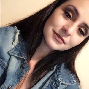 Meet your Posher, Yesenia